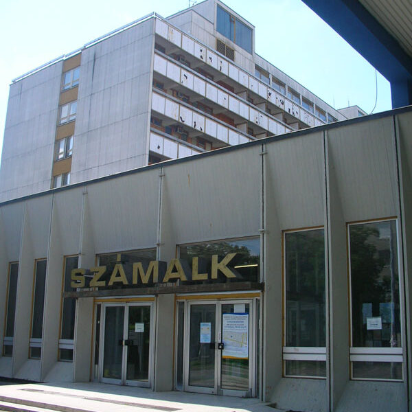 A SZÁMALK Szakközépiskola (azóta lebontották) 1998-2001 - olasz nyelvtanár