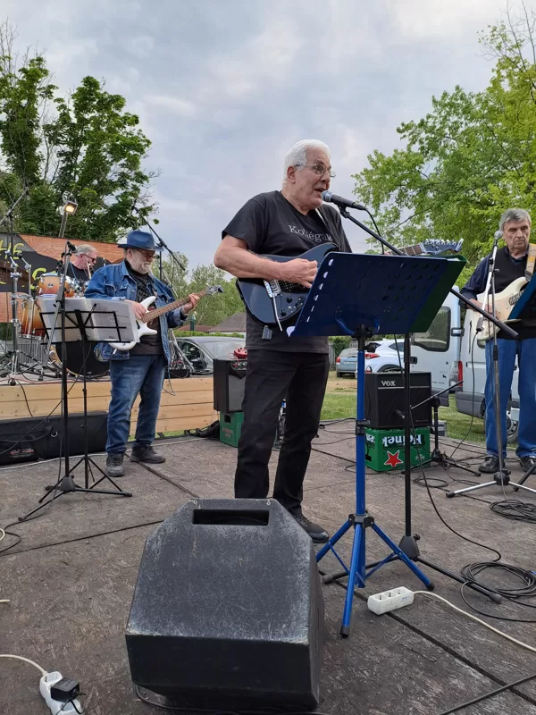 A Kollégák zenekar Agárdon a Bluesterasznál