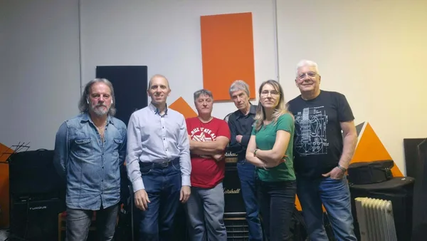A Sunlight Rock Band a próbateremben