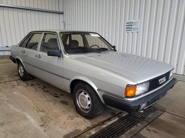 Audi 80 D GL - 25 éves korában vettem, az 5 éves Dácia helyett, talán még mindig fut