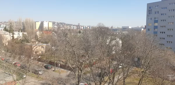 A Bikás-park látképe az ablakból